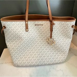 Michael Kors Large Tote Bag w/ wristlet